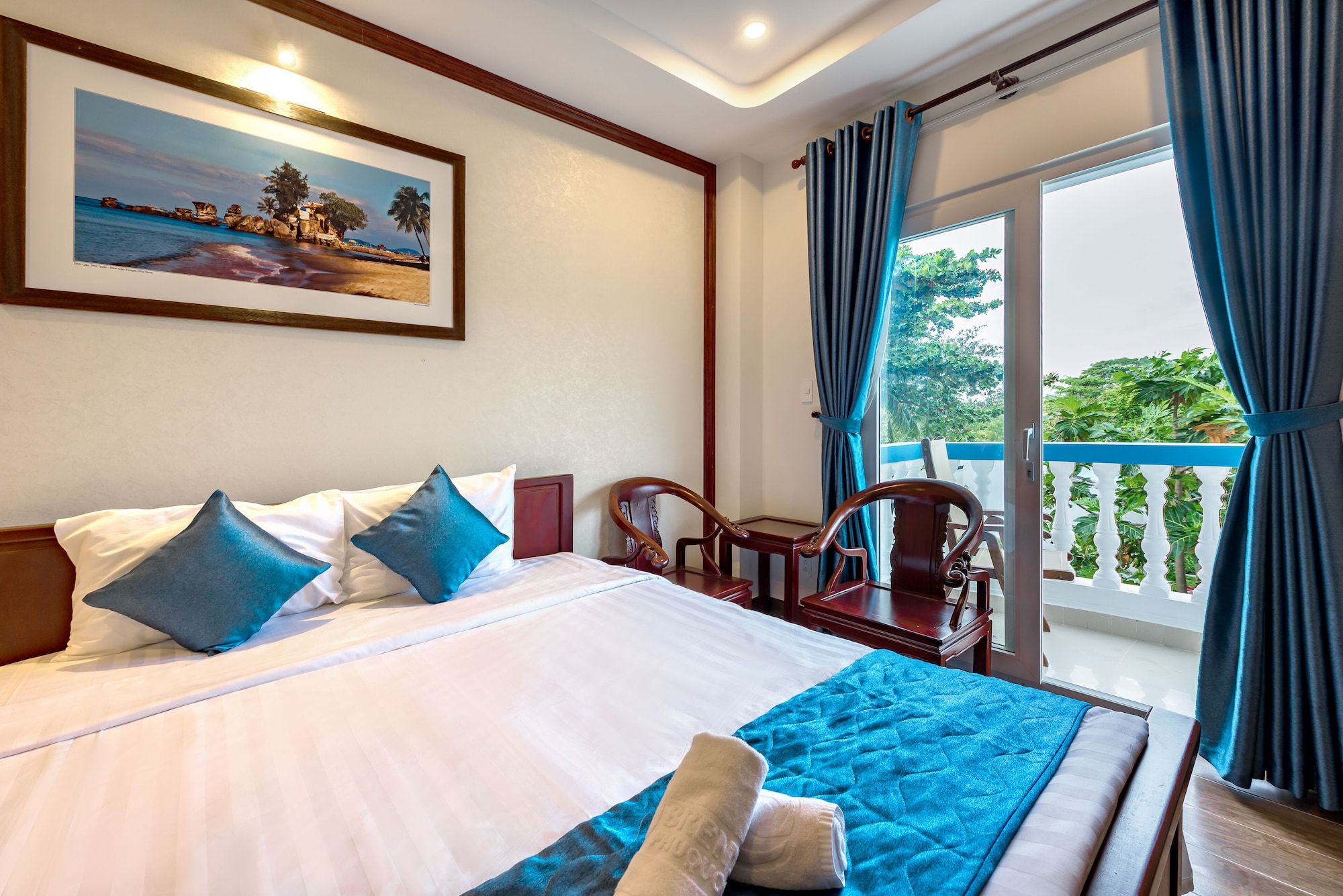 DELUXE, DOUBLE OR TWIN BED, BALCONY