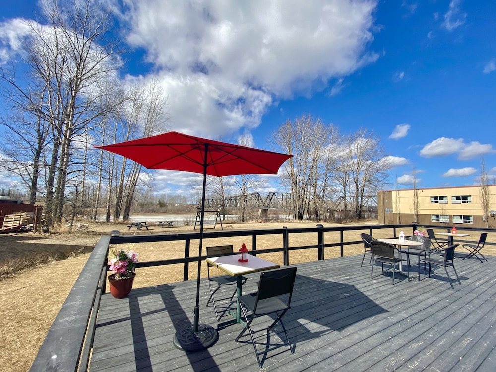 Ramada by Wyndham Whitecourt 28/48