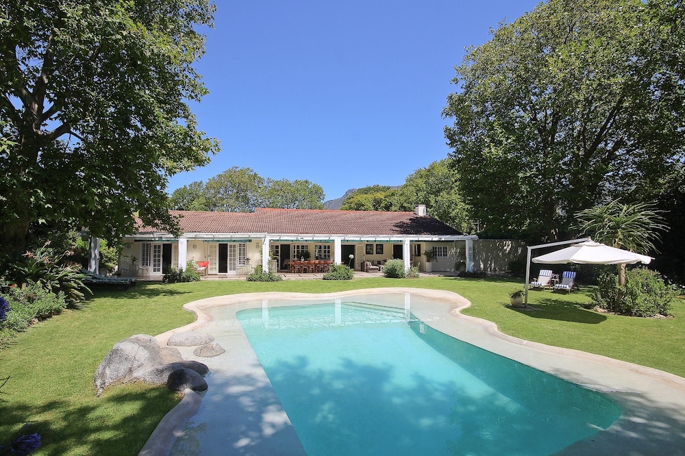 Beluga of Constantia Guest House 30/42