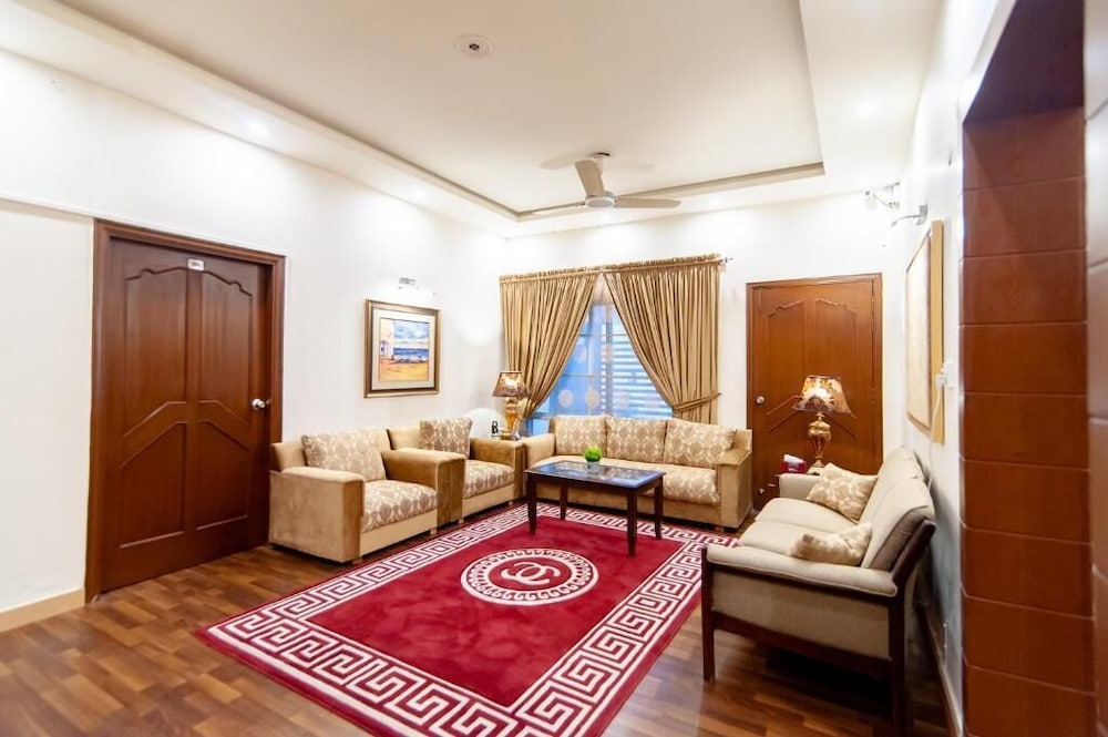 Shelton Guest House 50/54