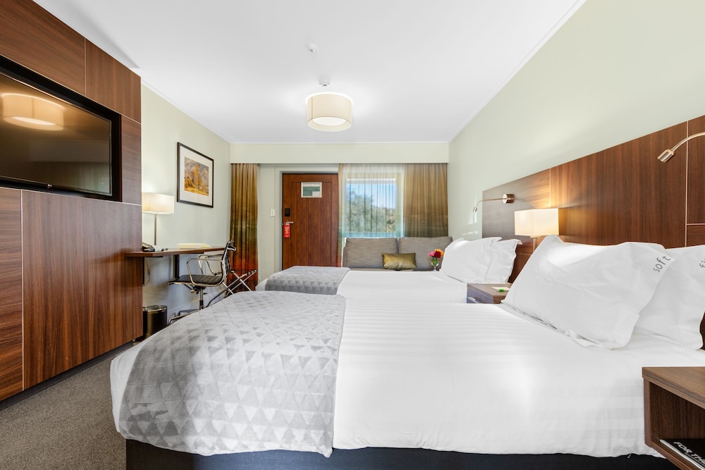 STANDARD, MULTIPLE BEDS, LAKE VIEW