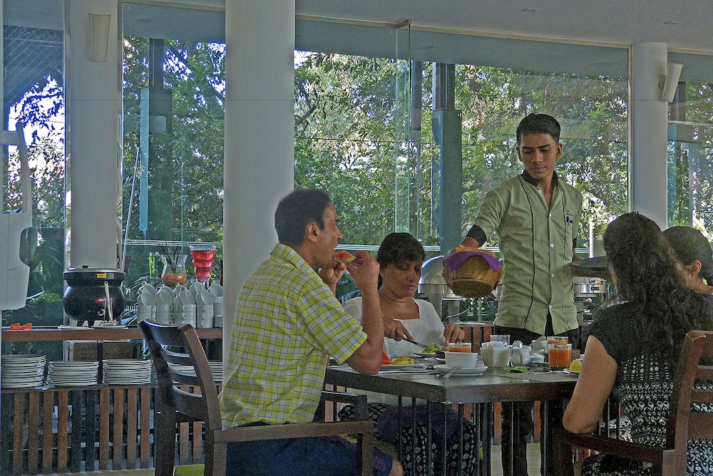 The Rain Tree Hotel 30/38