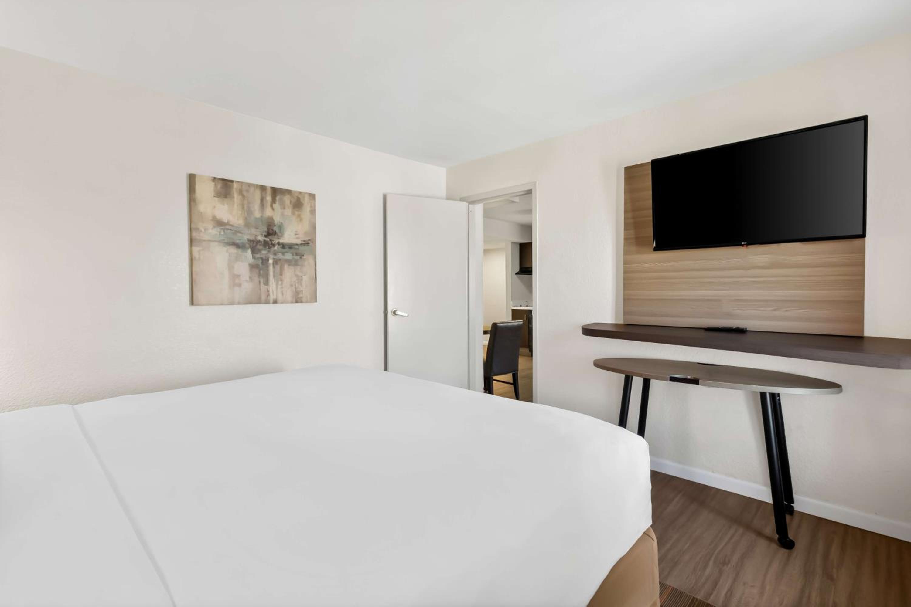 جناح تنفيذي، Sonesta Essential NW Houston 3/4