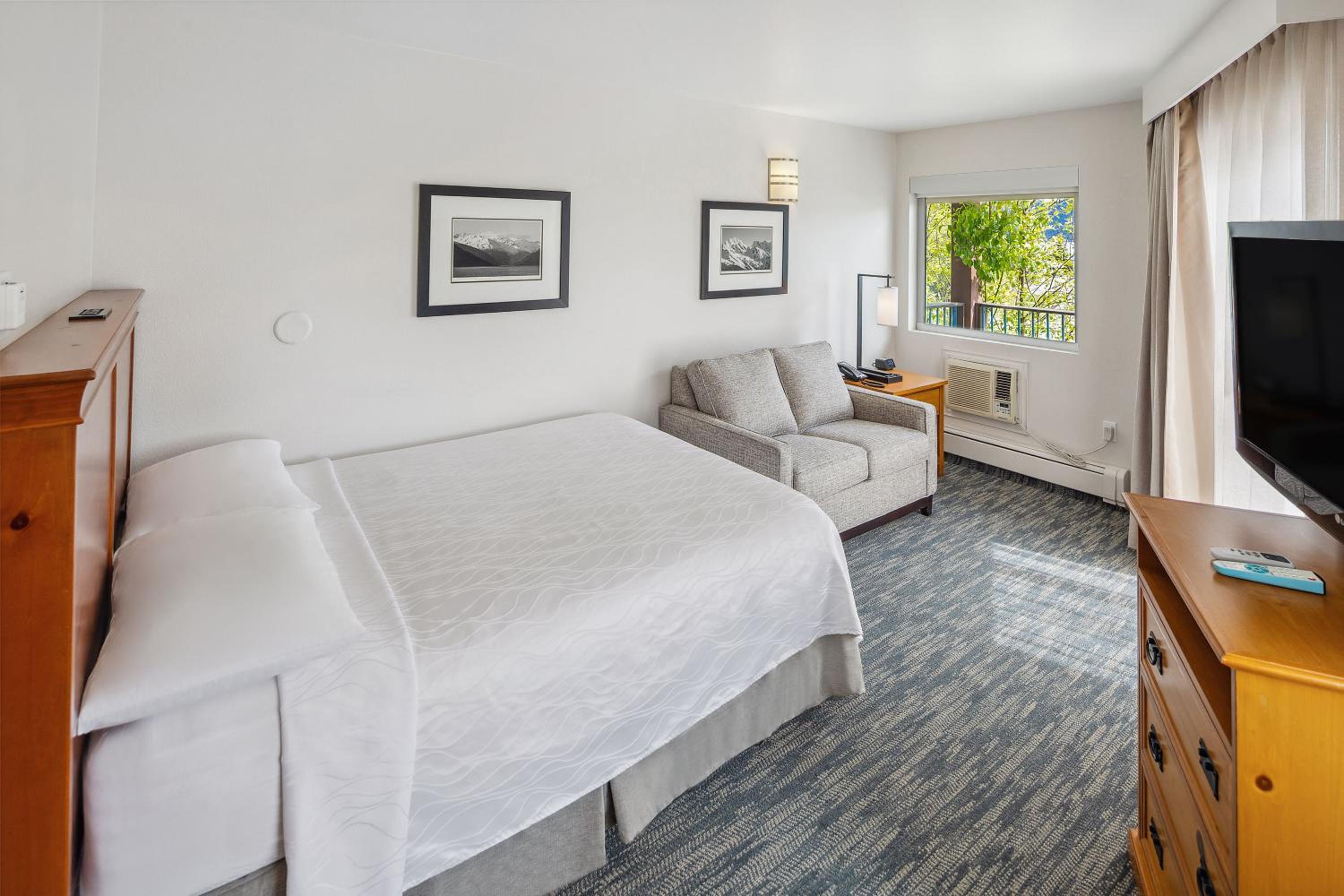 Room, Queen Bed, Bay View، Edgewater Hotel Seward 2/8