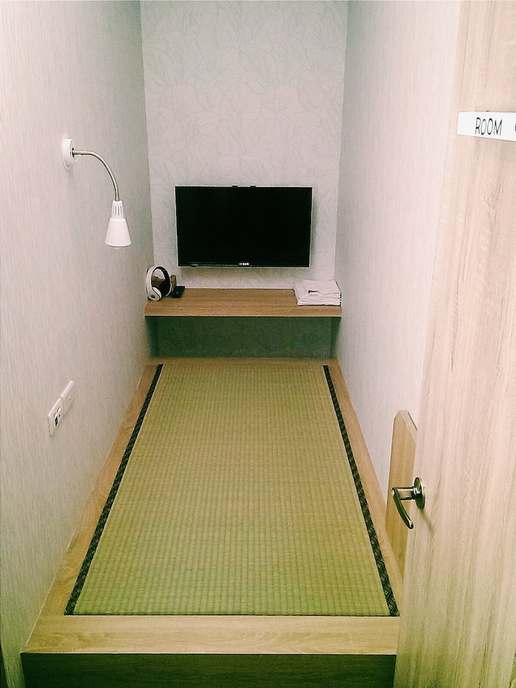 Work Inn Hostel 12/53
