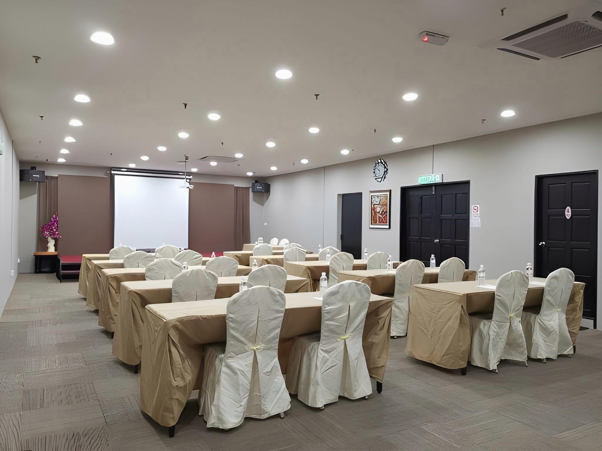LA Hotel Tawau 23/24