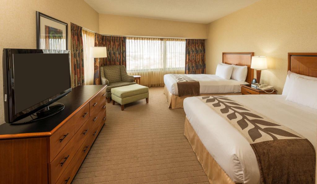 جناح بسريرين مزدوجين مع أريكة لذوي الإعاقة، DoubleTree Suites by Hilton Hotel & Conference Center Chicago-Downers Grove 3/5