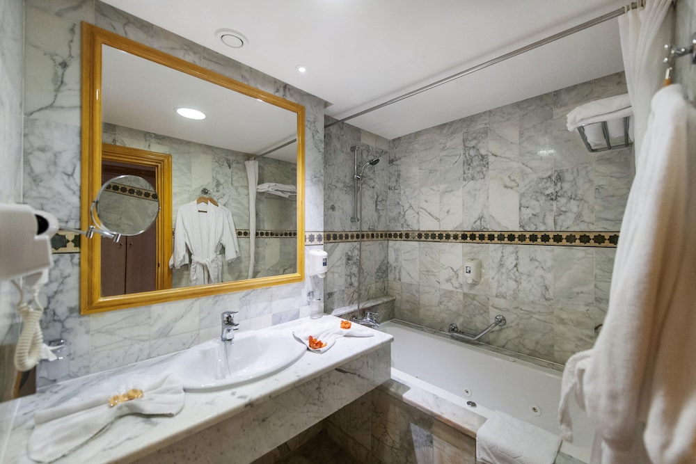 Medina Belisaire and Thalasso 18/70