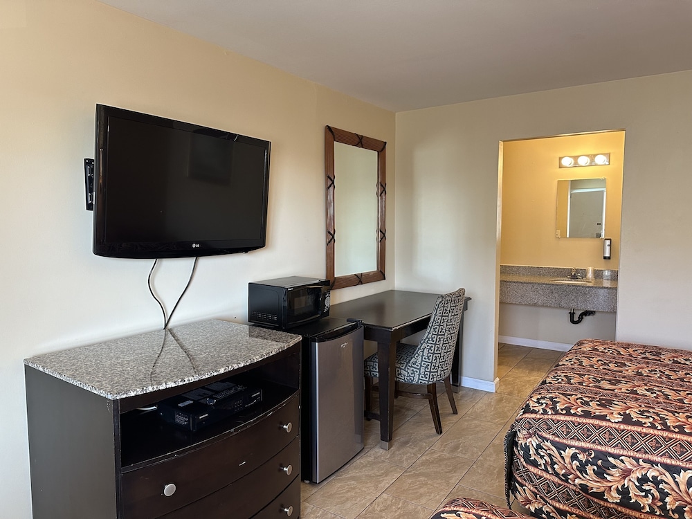 Sea Palace Motel 67/94