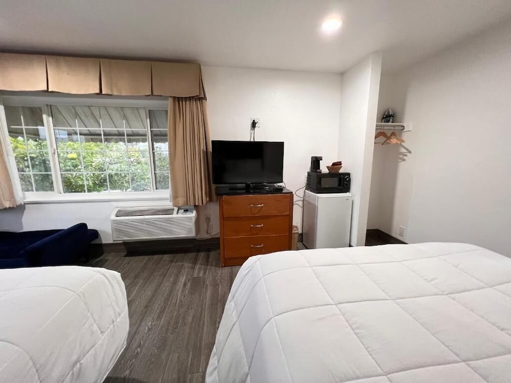 Town and Country Inn 20/50