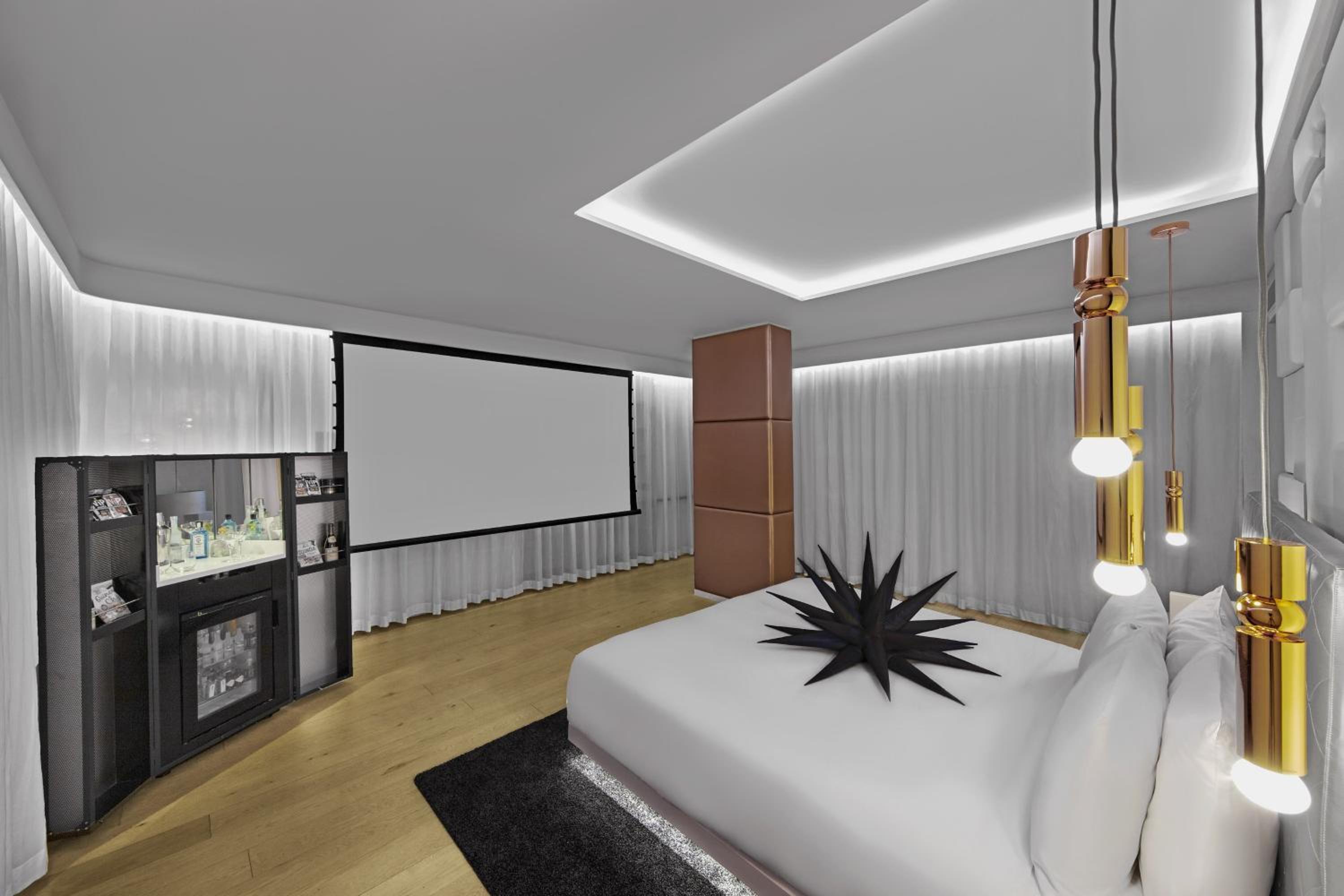 Suite, King Bed, Sauna, High Floor