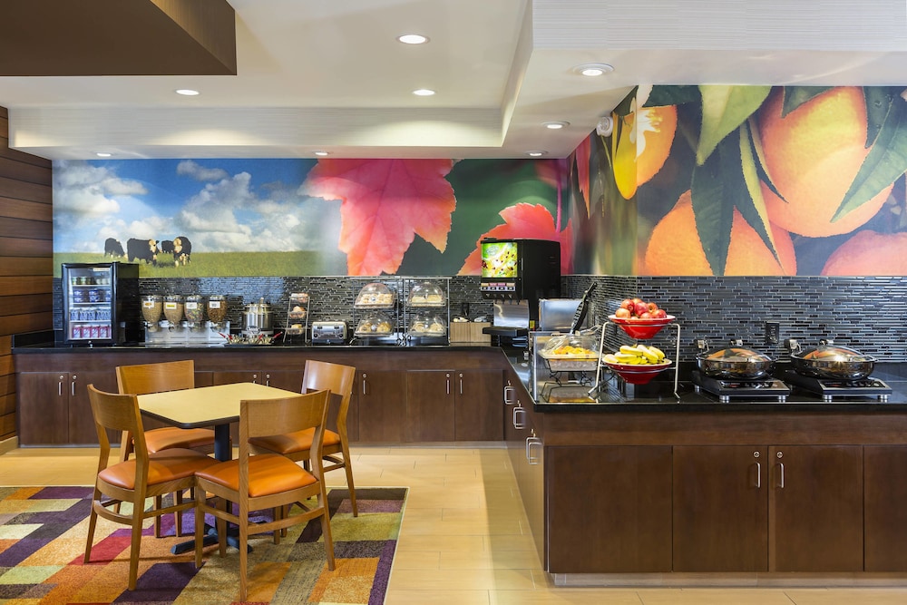 Fairfield Inn Muncie 18/23