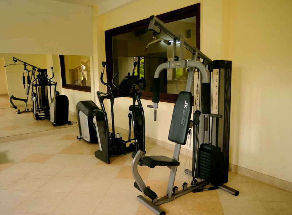Golden Coast Resort And Spa 26/50