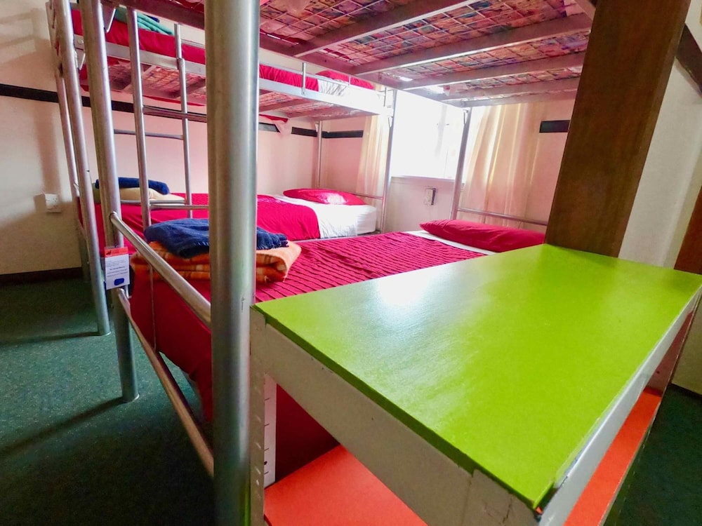 Ducks &amp; Drakes Boutique Motel &amp; Backpackers 13/43