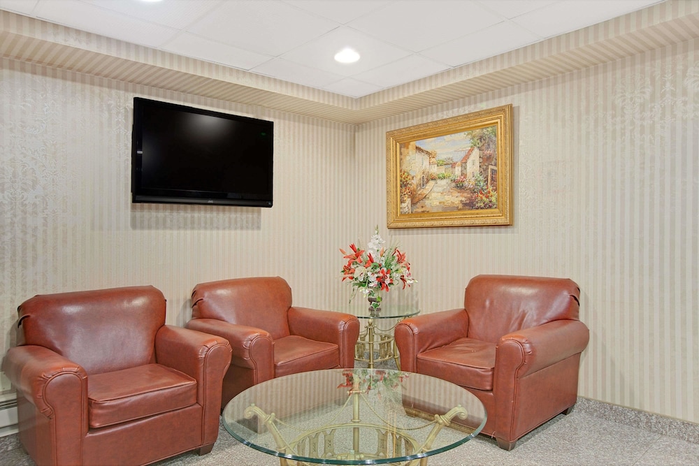 Travelodge by Wyndham Parsippany 13/25
