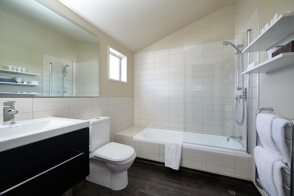 Dairy Private Luxury Hotel 24/81