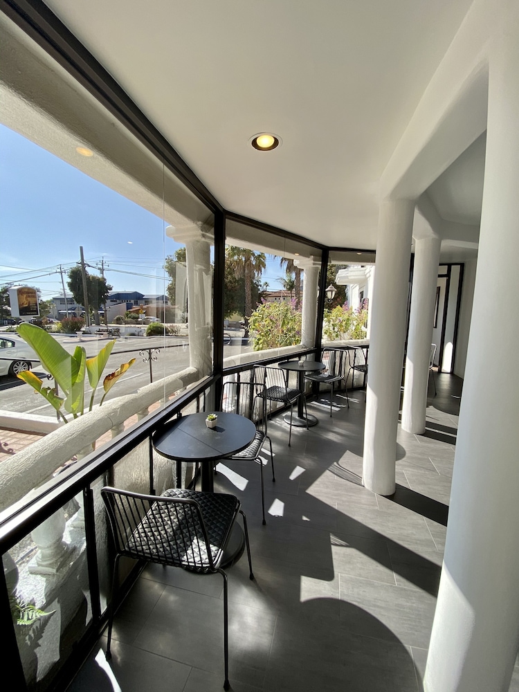 Masterpiece Hotel 45/65