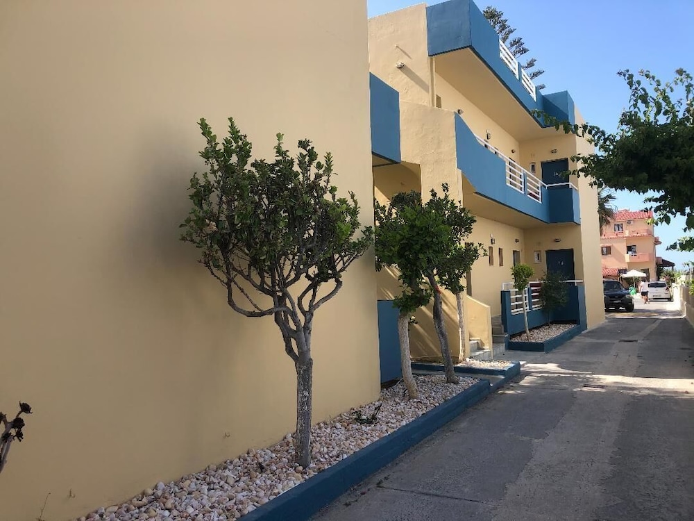 Frank Apartments 44/50