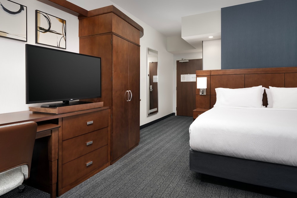 ROOM, KING BED, SOFA, ACCESSIBLE