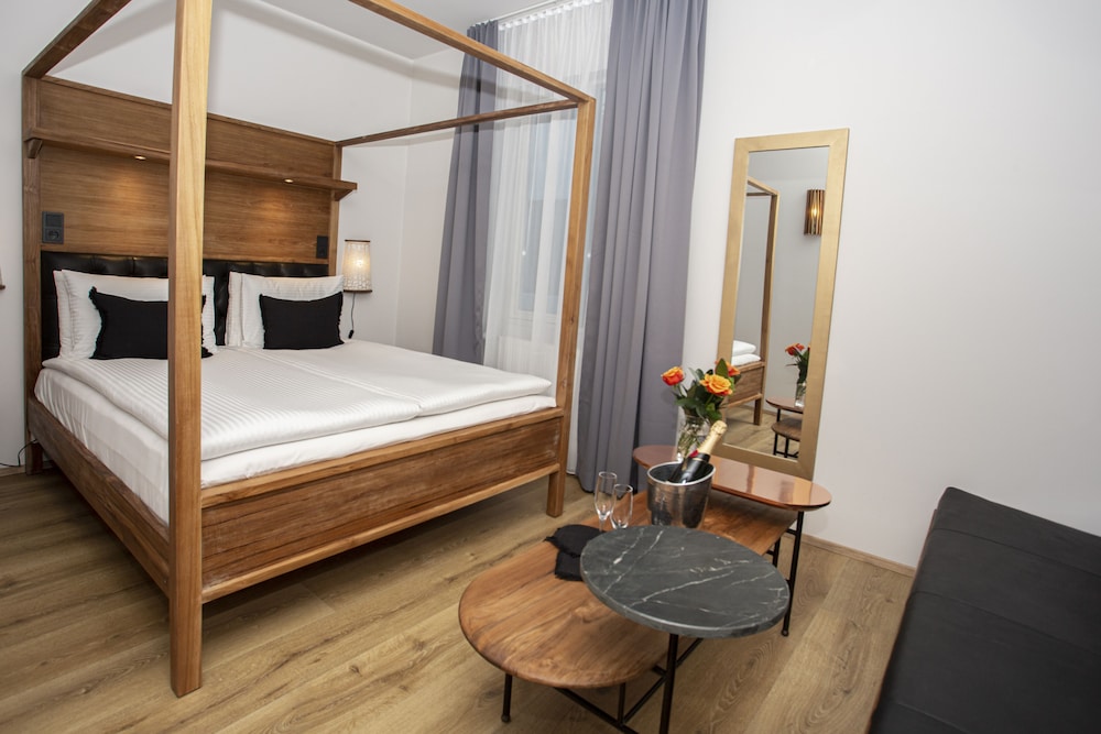 Hotel Von 25/50