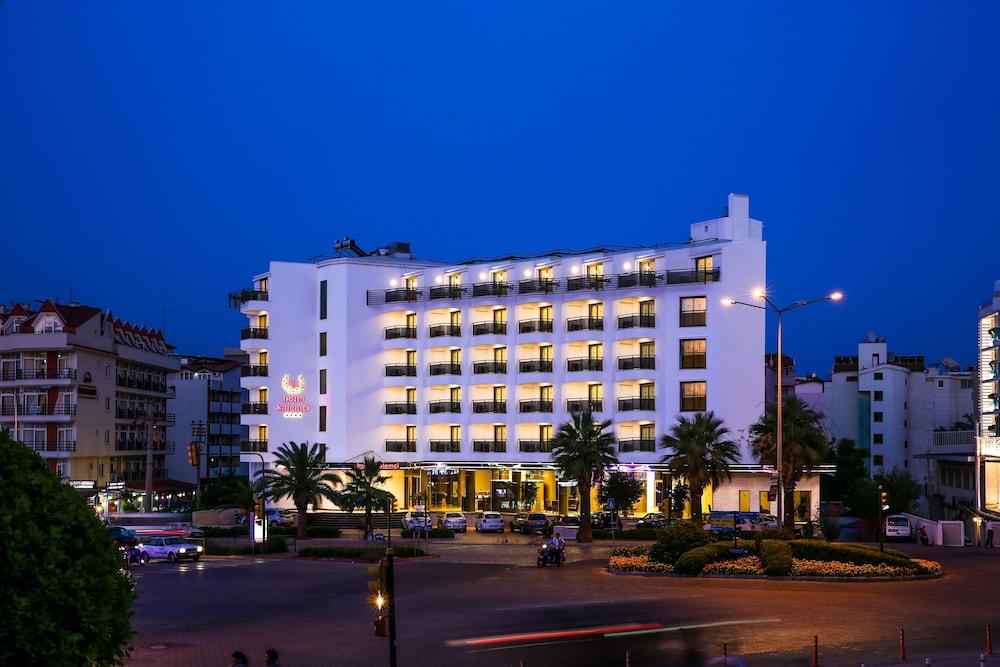 Lalila Blue Suites 6/73