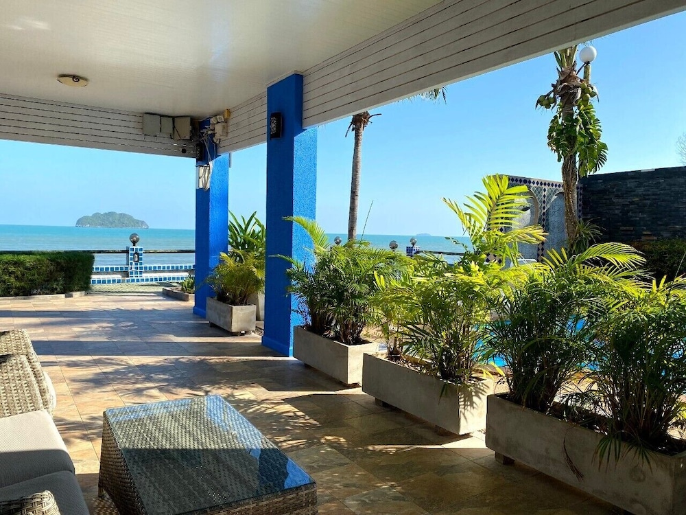 Pearl By The Sea Resort 12/62