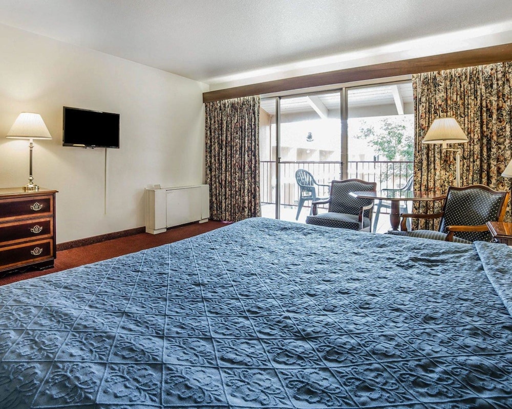 Econo Lodge New Reno Sparks Convention Center 18/30