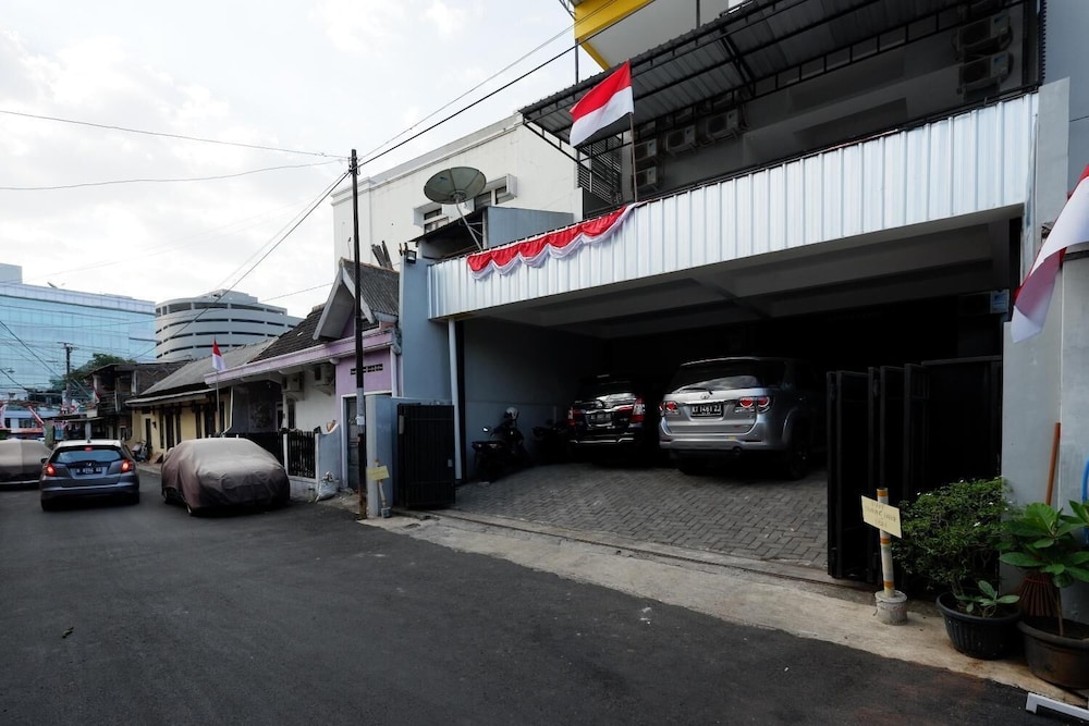 Reddoorz Near Plaza Simpang Lima 30/32
