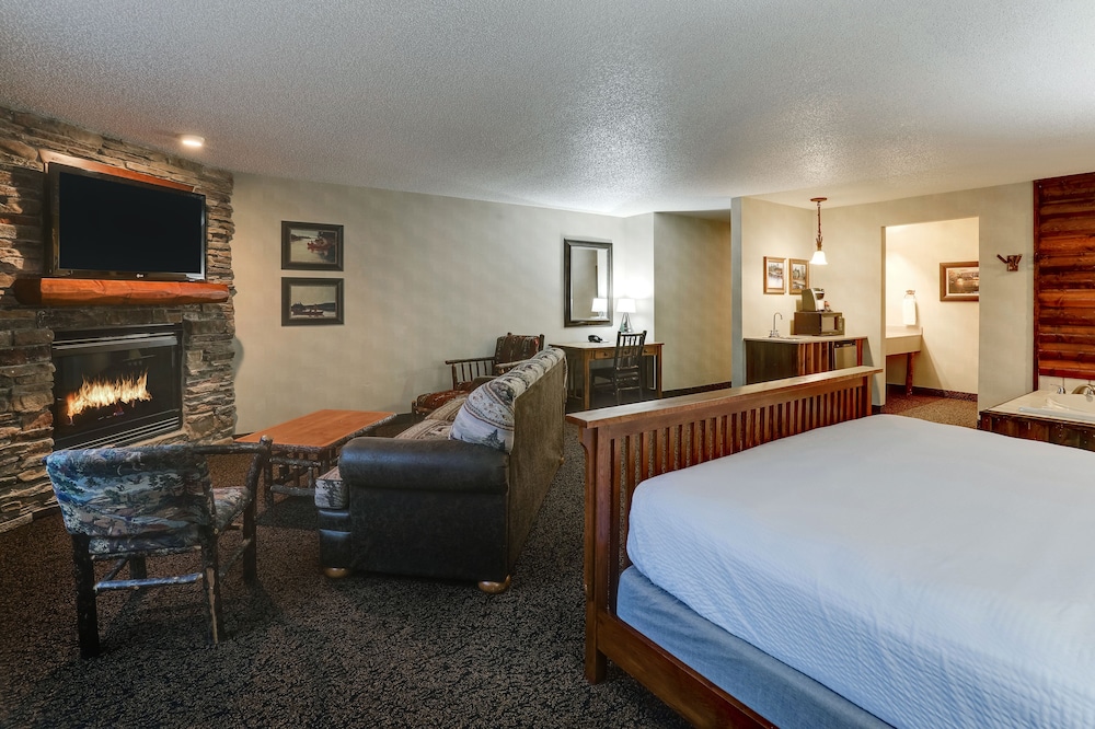 Theme, Suite, King Bed, Sofa, Jetted Tub
