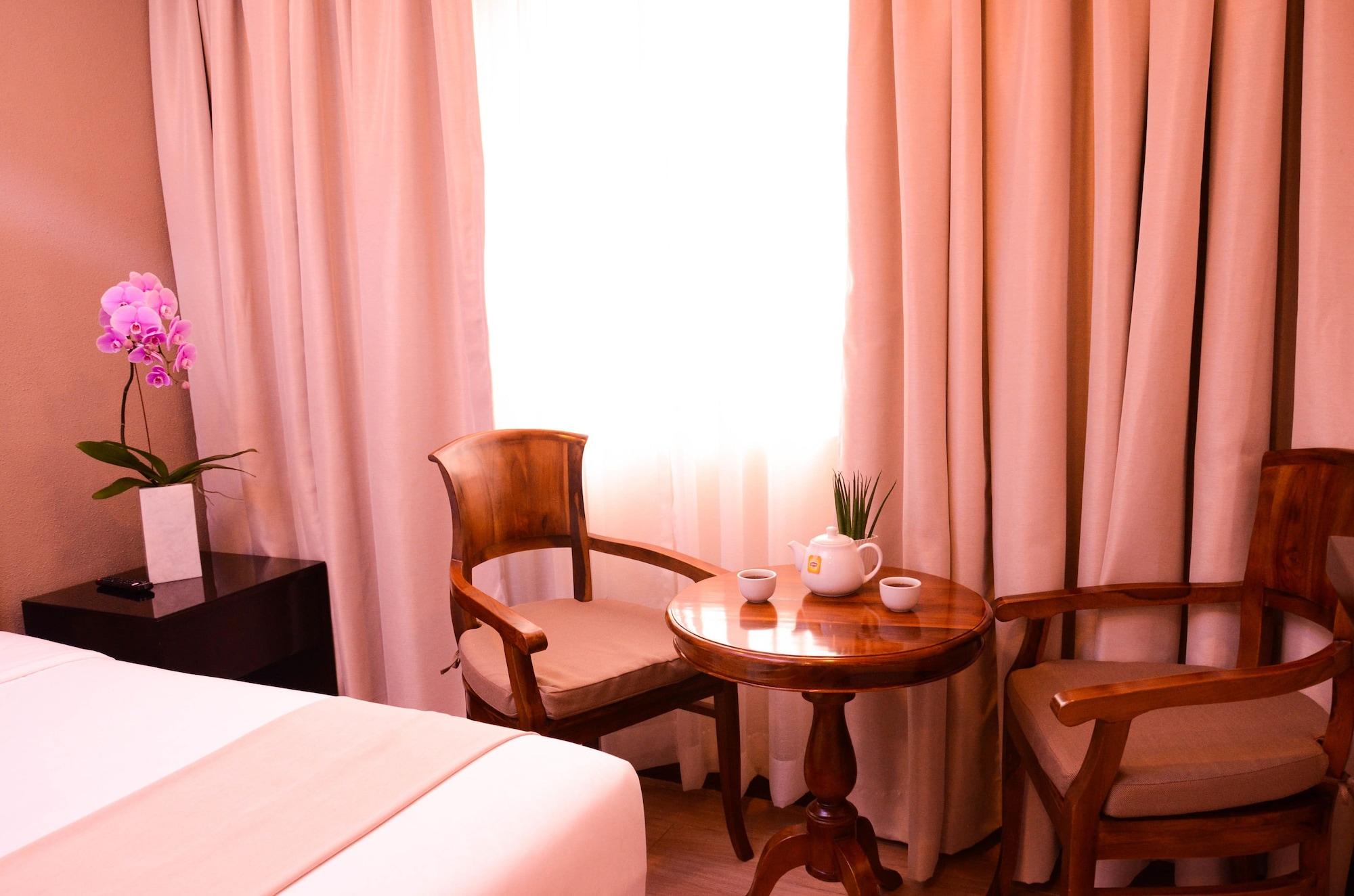 Aura One Hotel 21/22