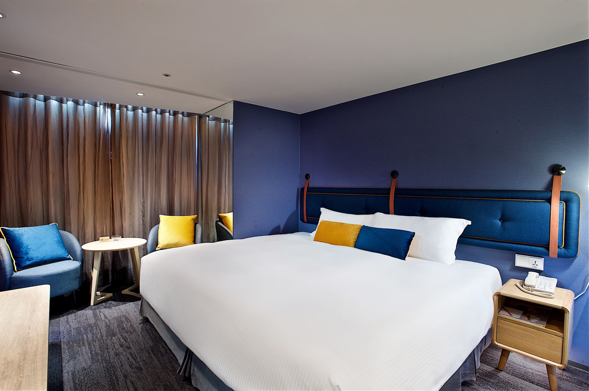 DELUXE, DOUBLE BED