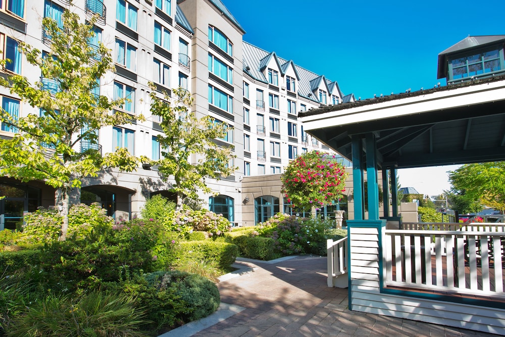 DoubleTree by Hilton North Vancouver 62/67