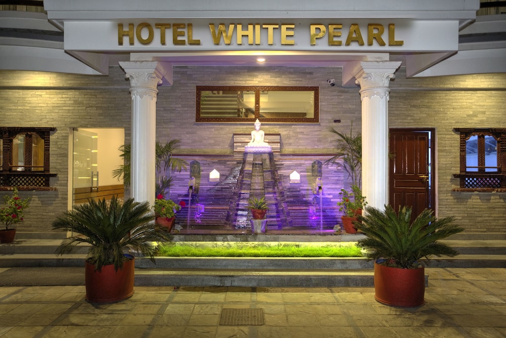 Hotel White Pearl 7/50