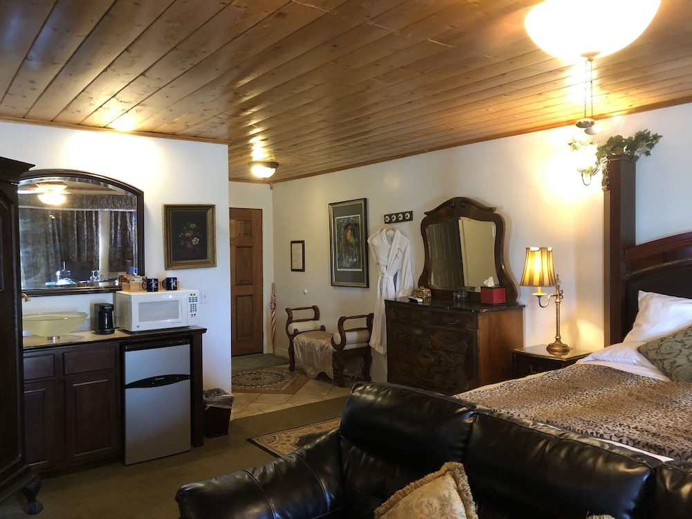 Echo Canyon Manor 59/76