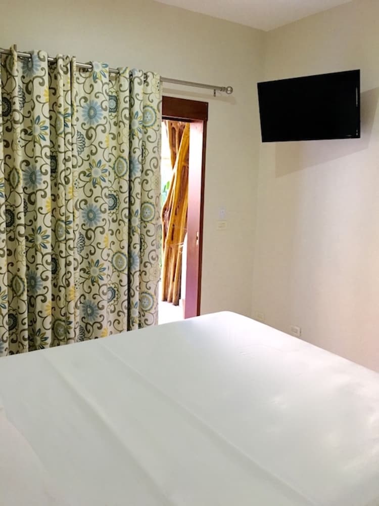 Ten North Tamarindo Beach Hotel 35/70