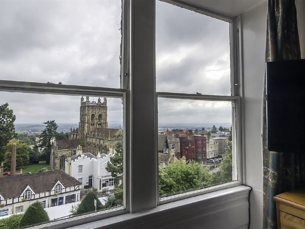 The Mount Pleasant Hotel 34/50