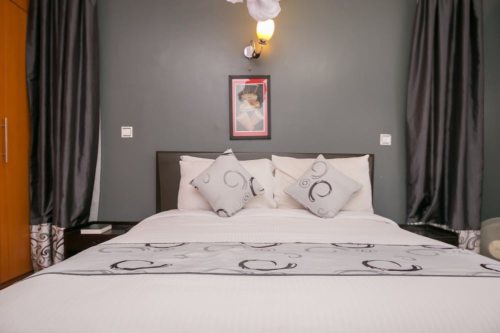 Meltonia Luxury Suites 6/50