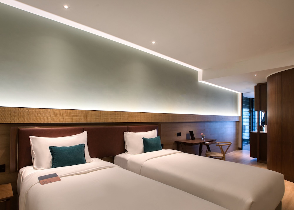 Hollywood, Standard, Single Bed
