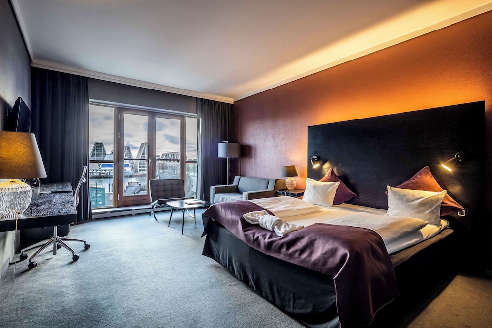 SUPERIOR, KING BED