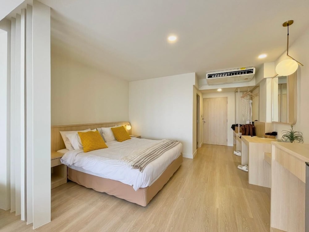 Bangsaen Villa Hotel 14/48
