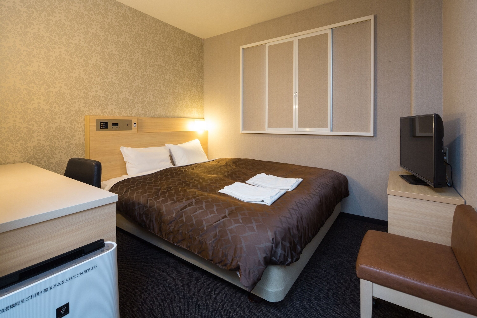 DELUXE, DOUBLE BED, SMOKING