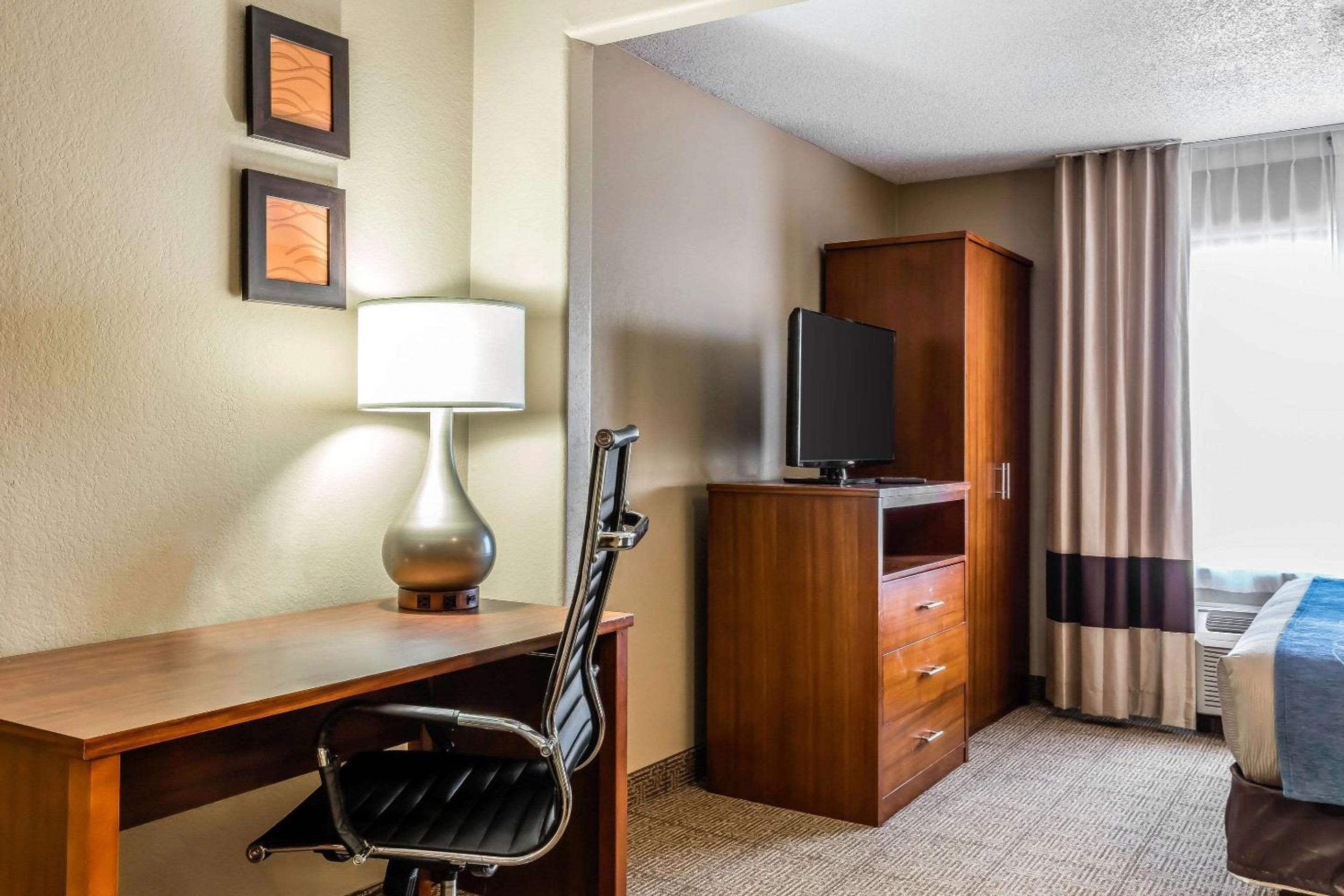 SUITE, KING BED