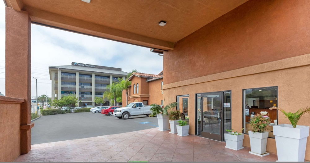 Quality Inn & Suites Oceanside Near Camp Pendleton 43/50