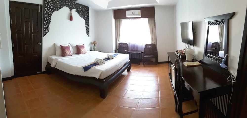 Wangburapa Grand Hotel 21/47
