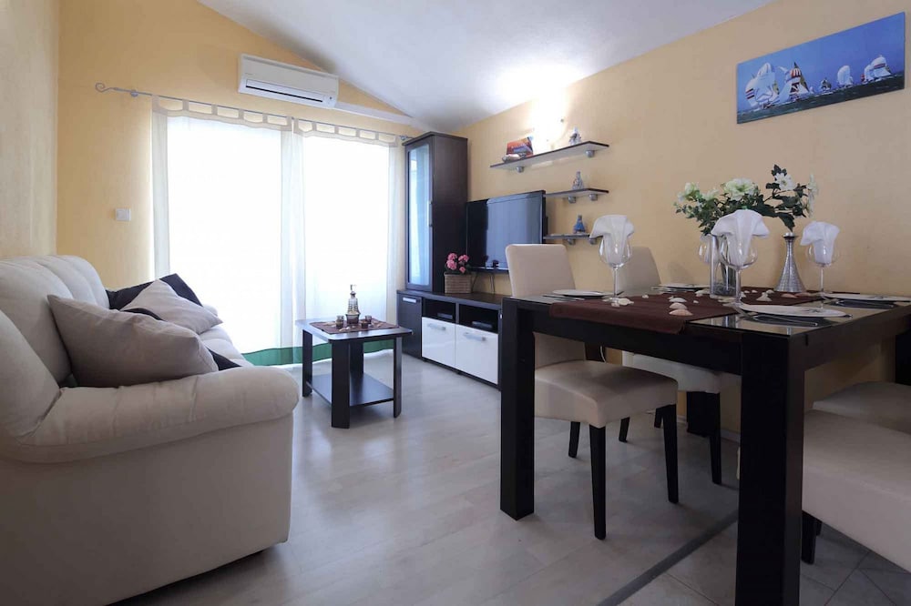 APARTMENTS GORAN 21/47