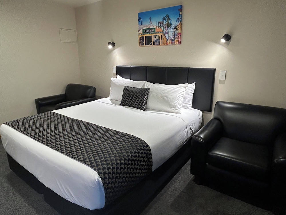 295 On Tay Motel 21/51