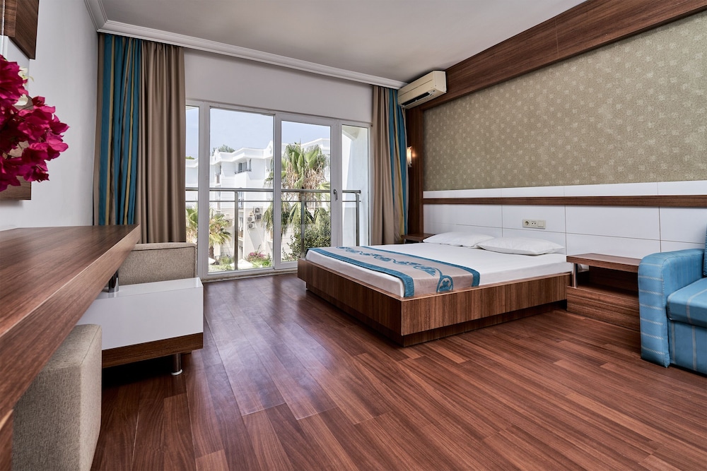 MAYA GOLF HOTEL 10/50