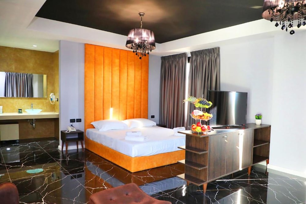 A&G Hotel 10/43