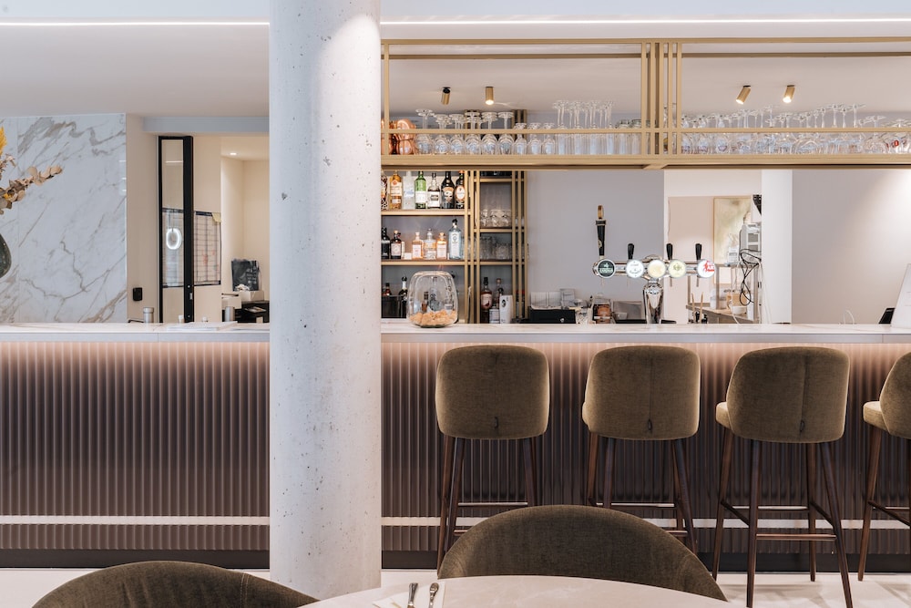 The CORNR Hotel 57/69