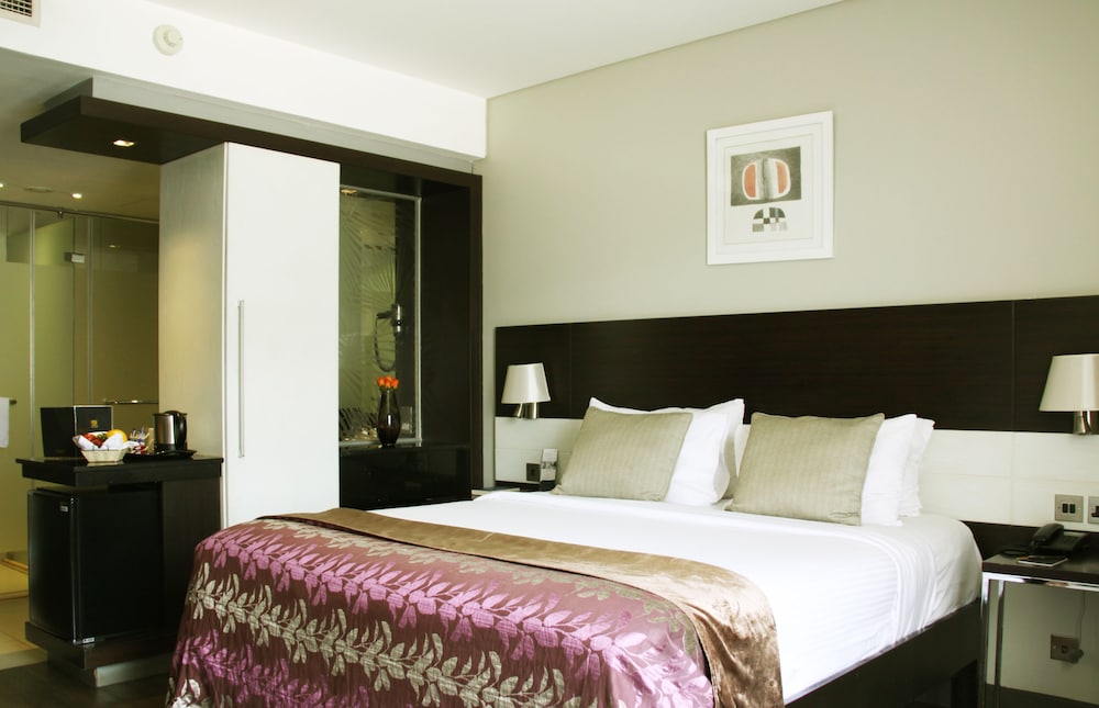Eka Hotel 16/69